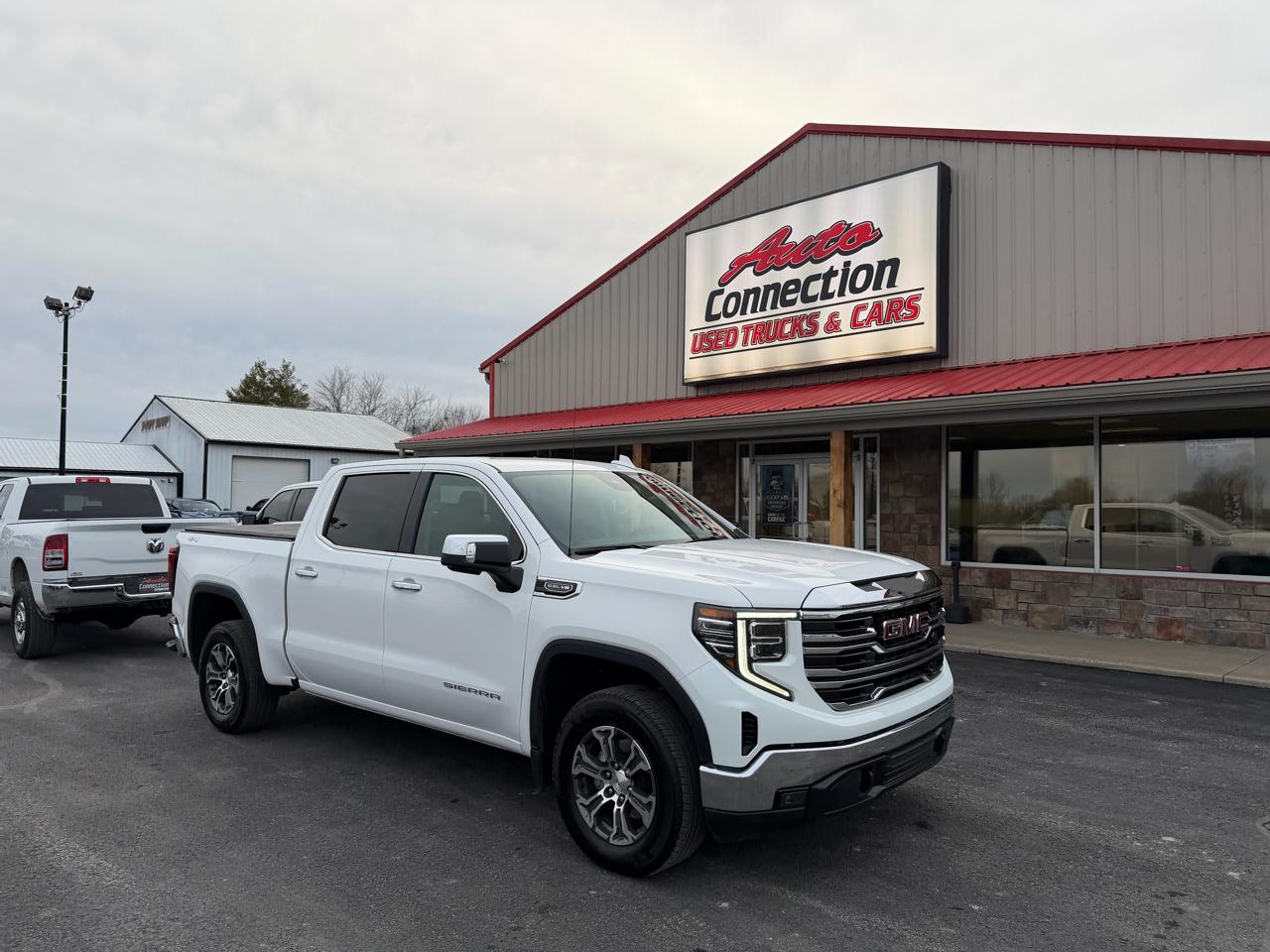 GMC Sierra 1500 4WD Crew Cab 147" SLT 2026