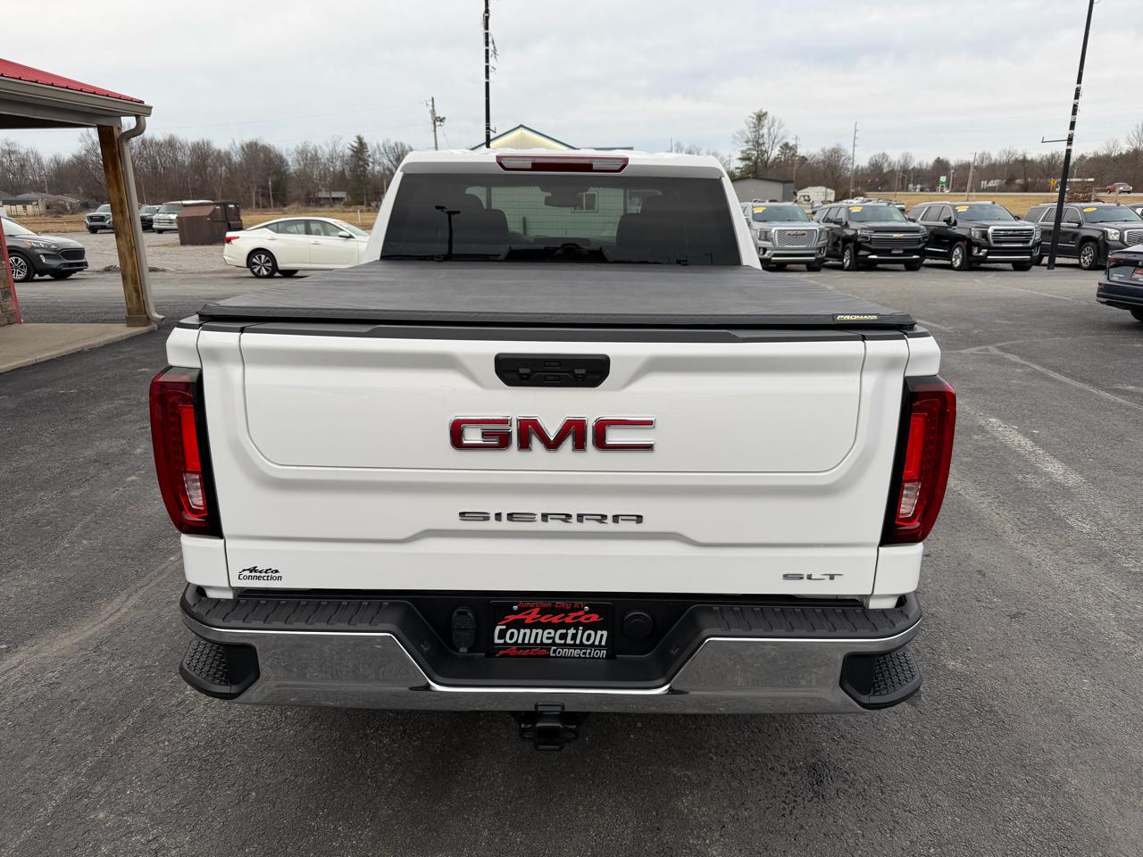 GMC Sierra 1500 4WD Crew Cab 147" SLT 2026