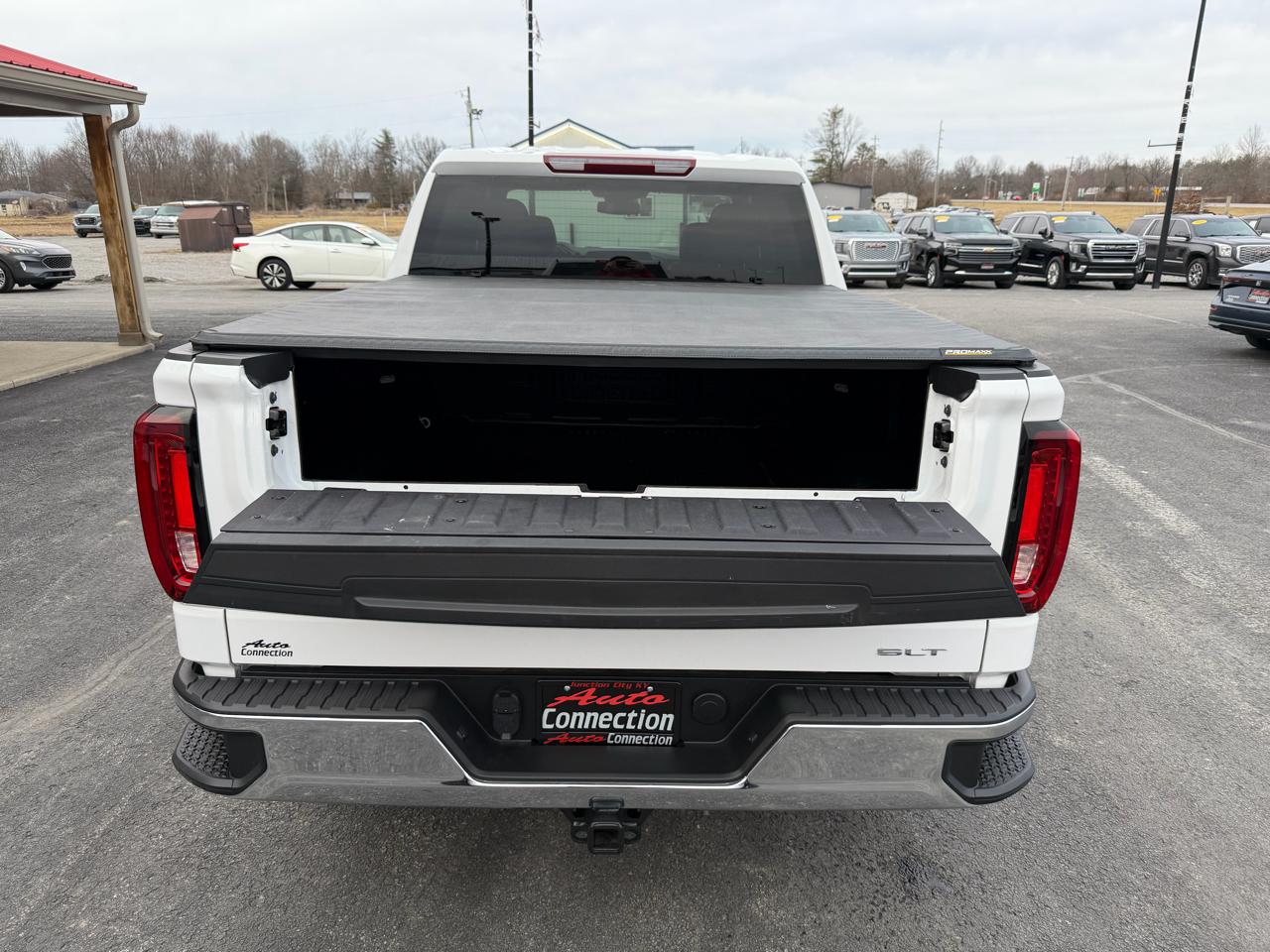 GMC Sierra 1500 4WD Crew Cab 147" SLT 2026