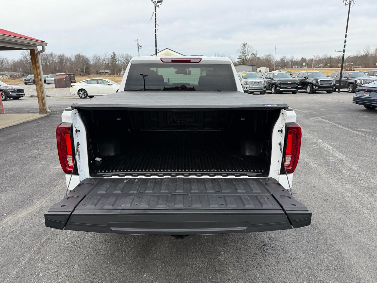 GMC Sierra 1500 4WD Crew Cab 147" SLT 2026