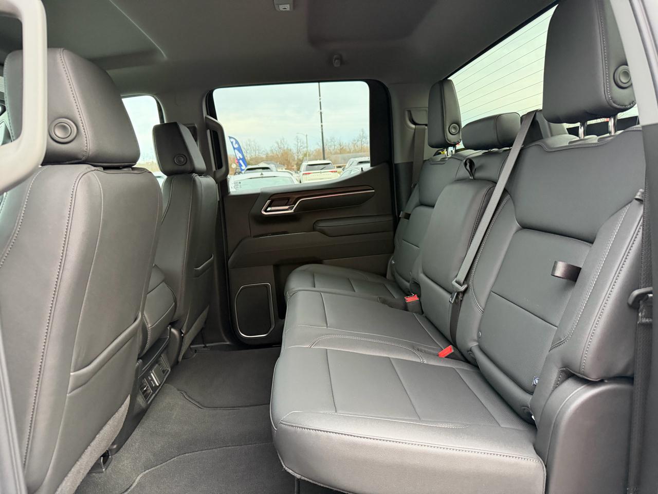 GMC Sierra 1500 4WD Crew Cab 147" SLT 2026