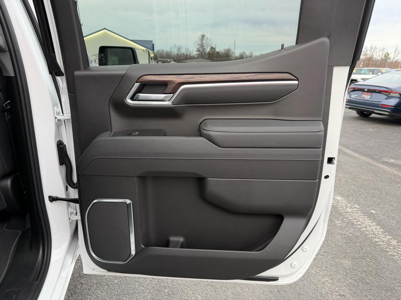 GMC Sierra 1500 4WD Crew Cab 147" SLT 2026