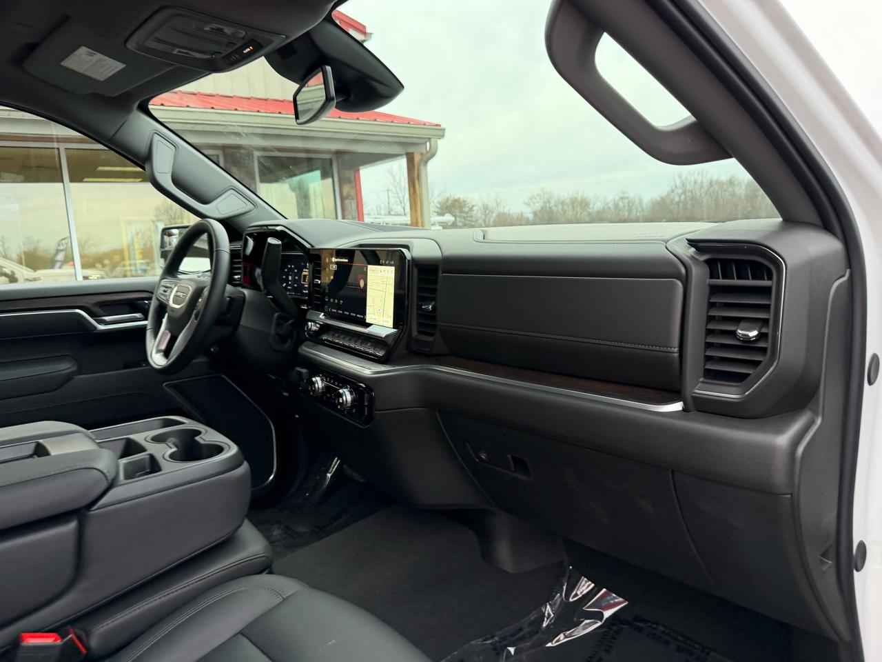 GMC Sierra 1500 4WD Crew Cab 147" SLT 2026