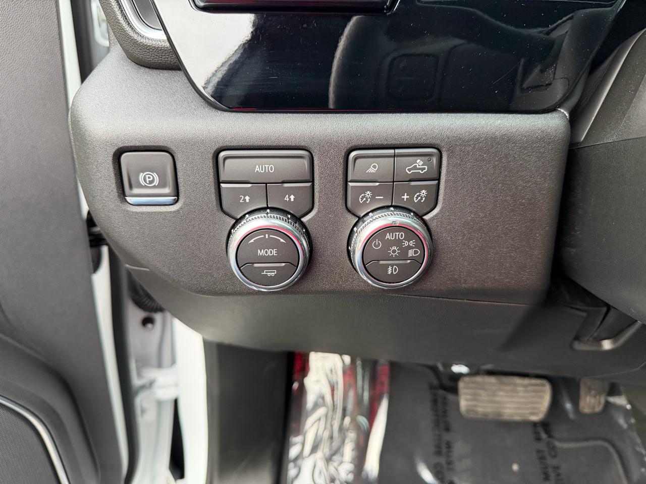 GMC Sierra 1500 4WD Crew Cab 147" SLT 2026