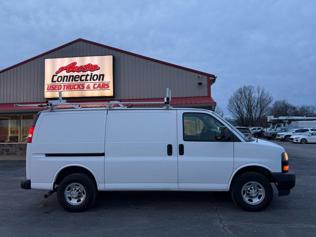 Chevrolet Express Cargo Van RWD 2500 135" 2021
