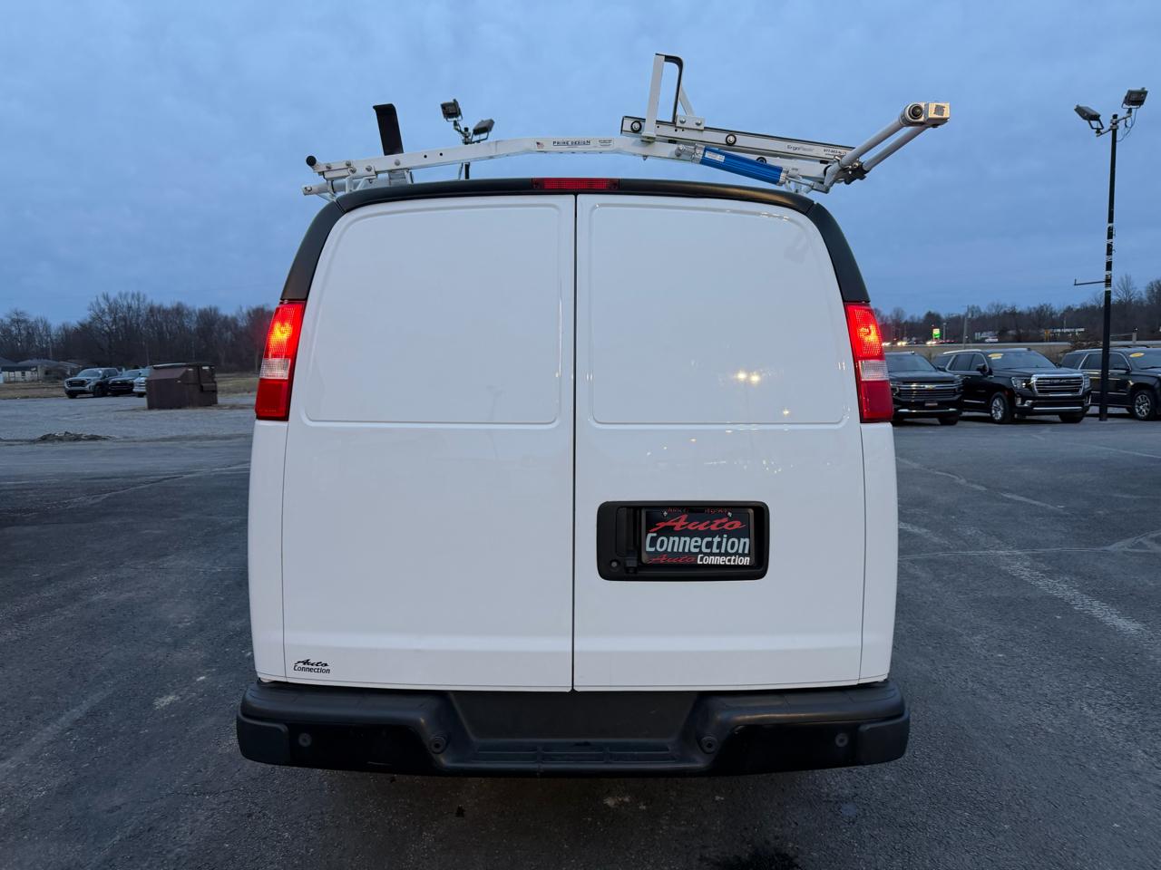 Chevrolet Express Cargo Van RWD 2500 135" 2021