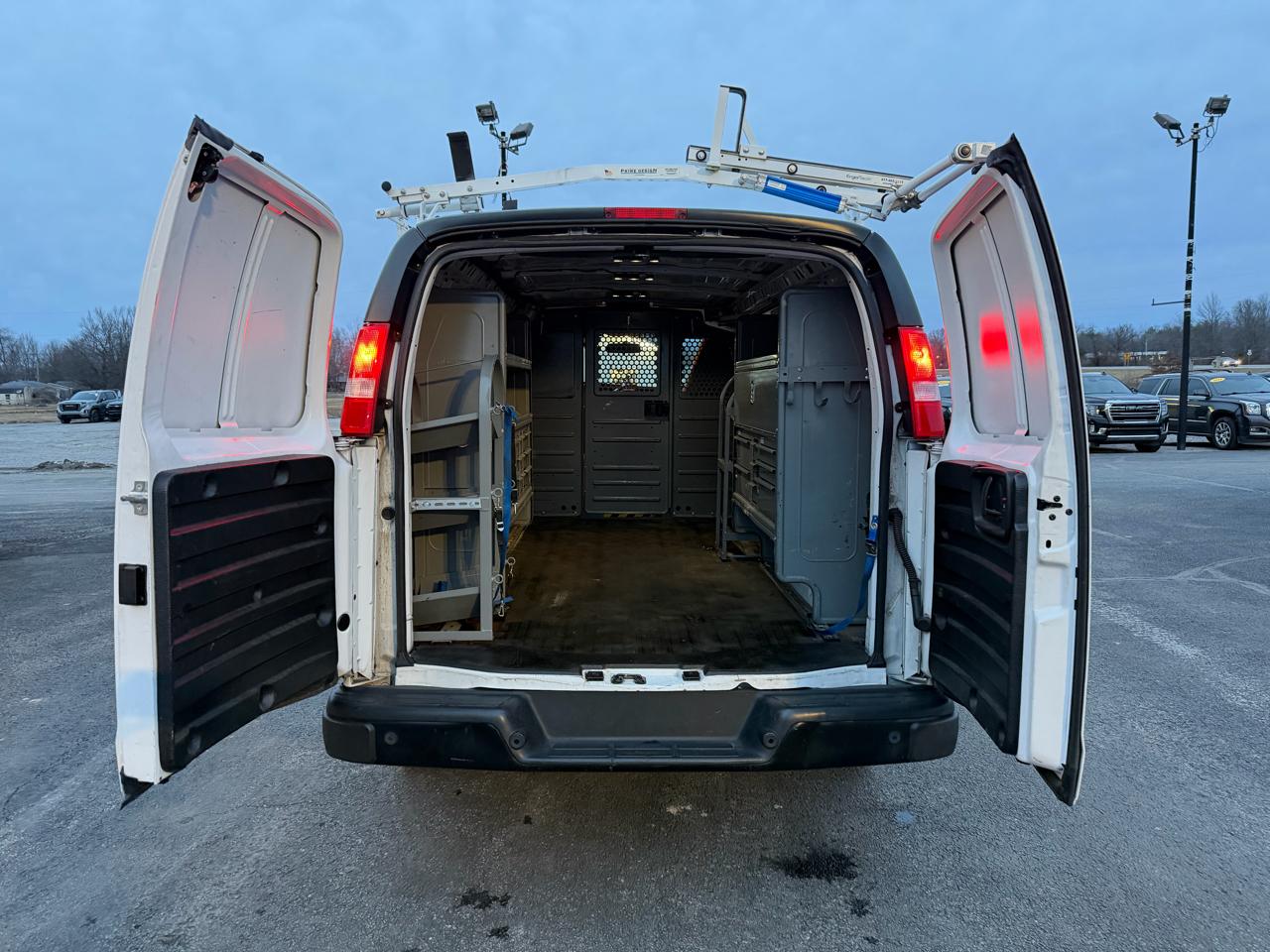 Chevrolet Express Cargo Van RWD 2500 135" 2021