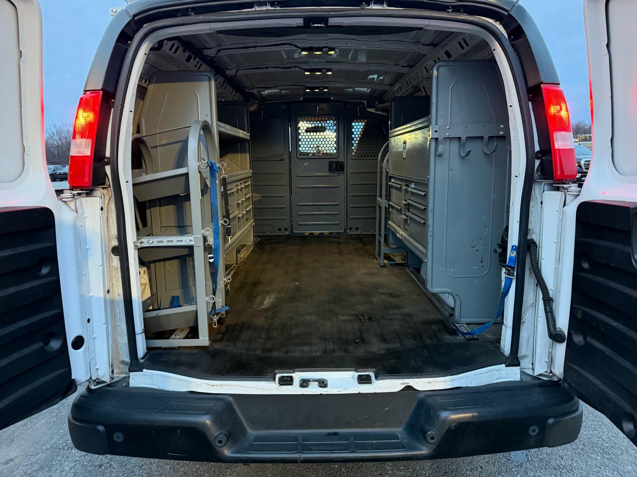 Chevrolet Express Cargo Van RWD 2500 135" 2021