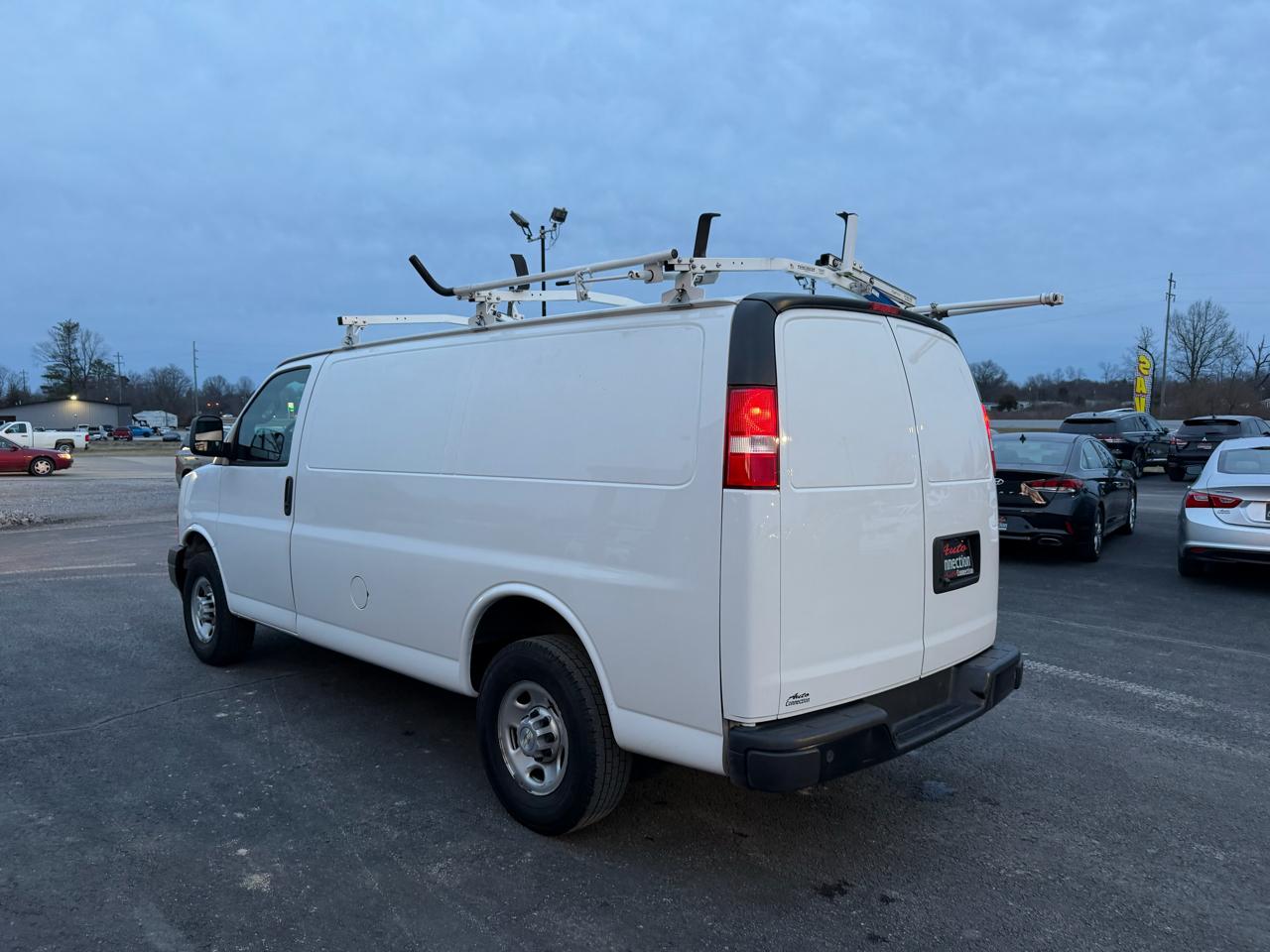 Chevrolet Express Cargo Van RWD 2500 135" 2021