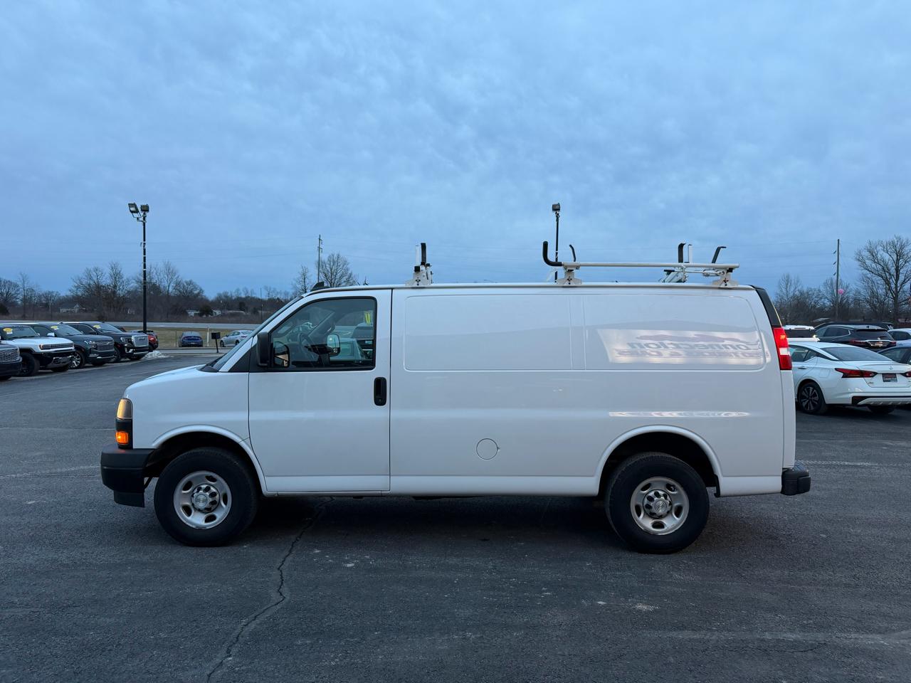 Chevrolet Express Cargo Van RWD 2500 135" 2021