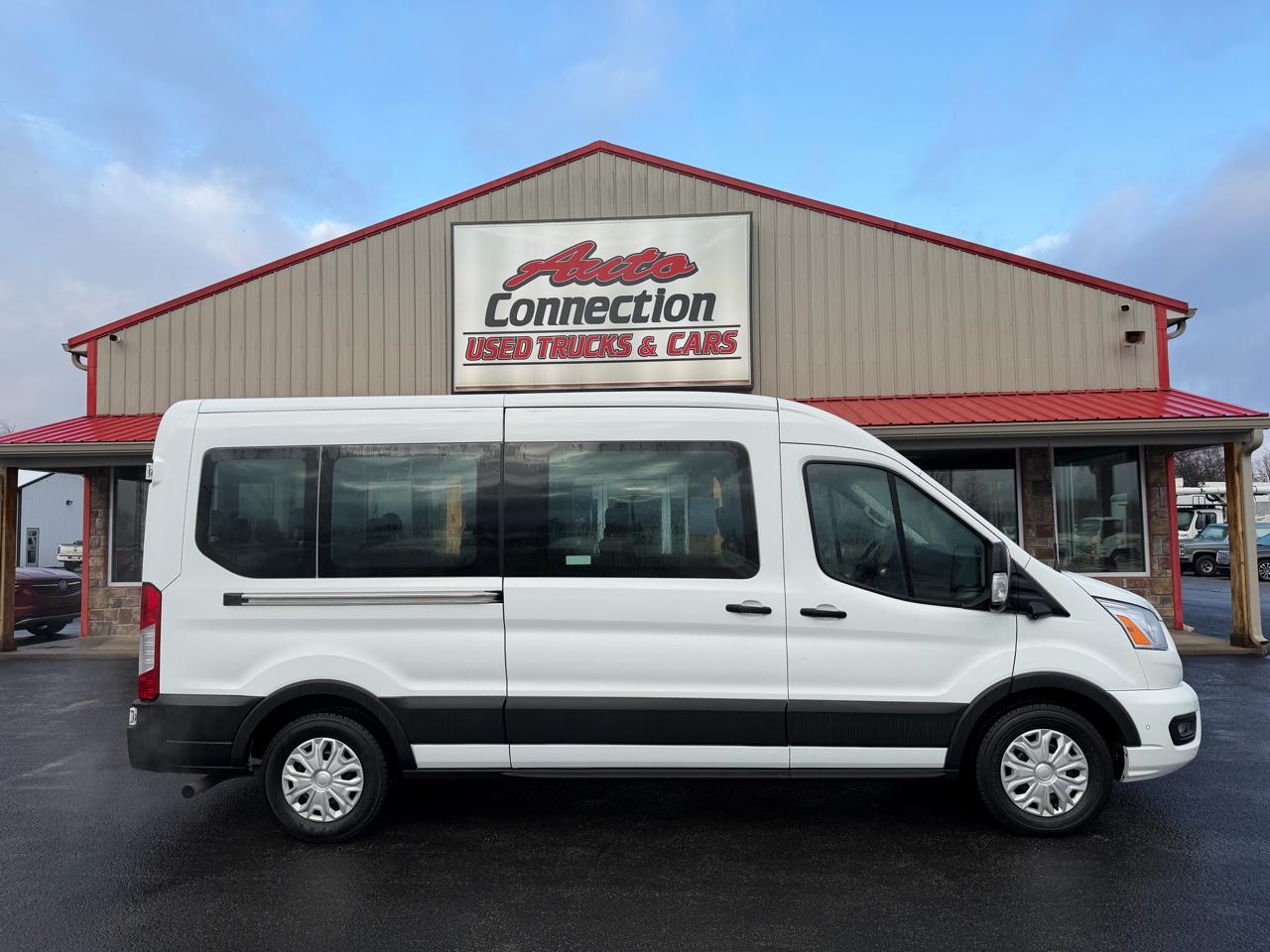 Ford Transit Passenger Wagon T-350 148" Med Roof XLT RWD 2022