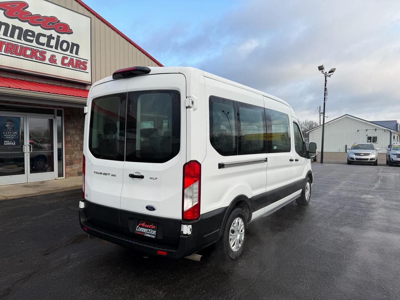 Ford Transit Passenger Wagon T-350 148" Med Roof XLT RWD 2022
