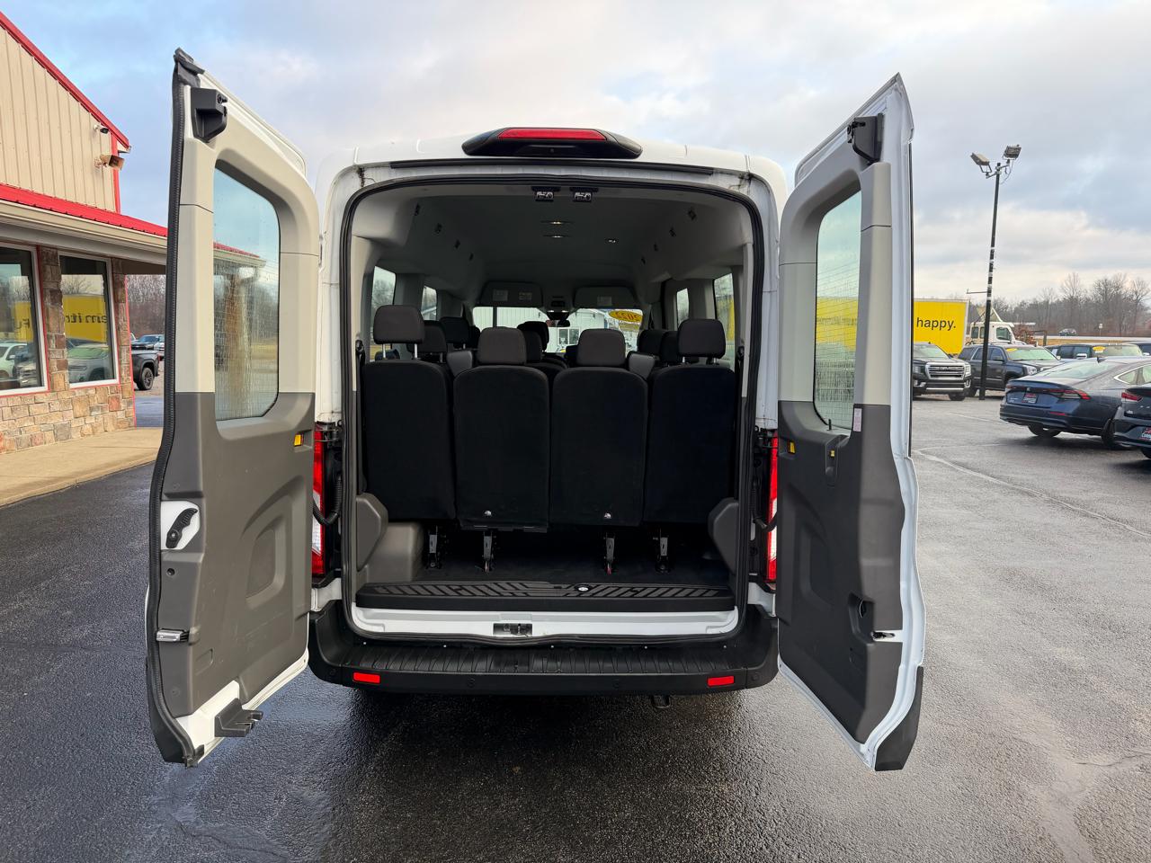 Ford Transit Passenger Wagon T-350 148" Med Roof XLT RWD 2022