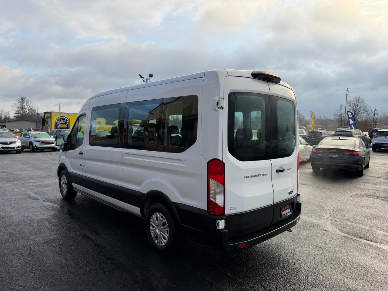 Ford Transit Passenger Wagon T-350 148" Med Roof XLT RWD 2022