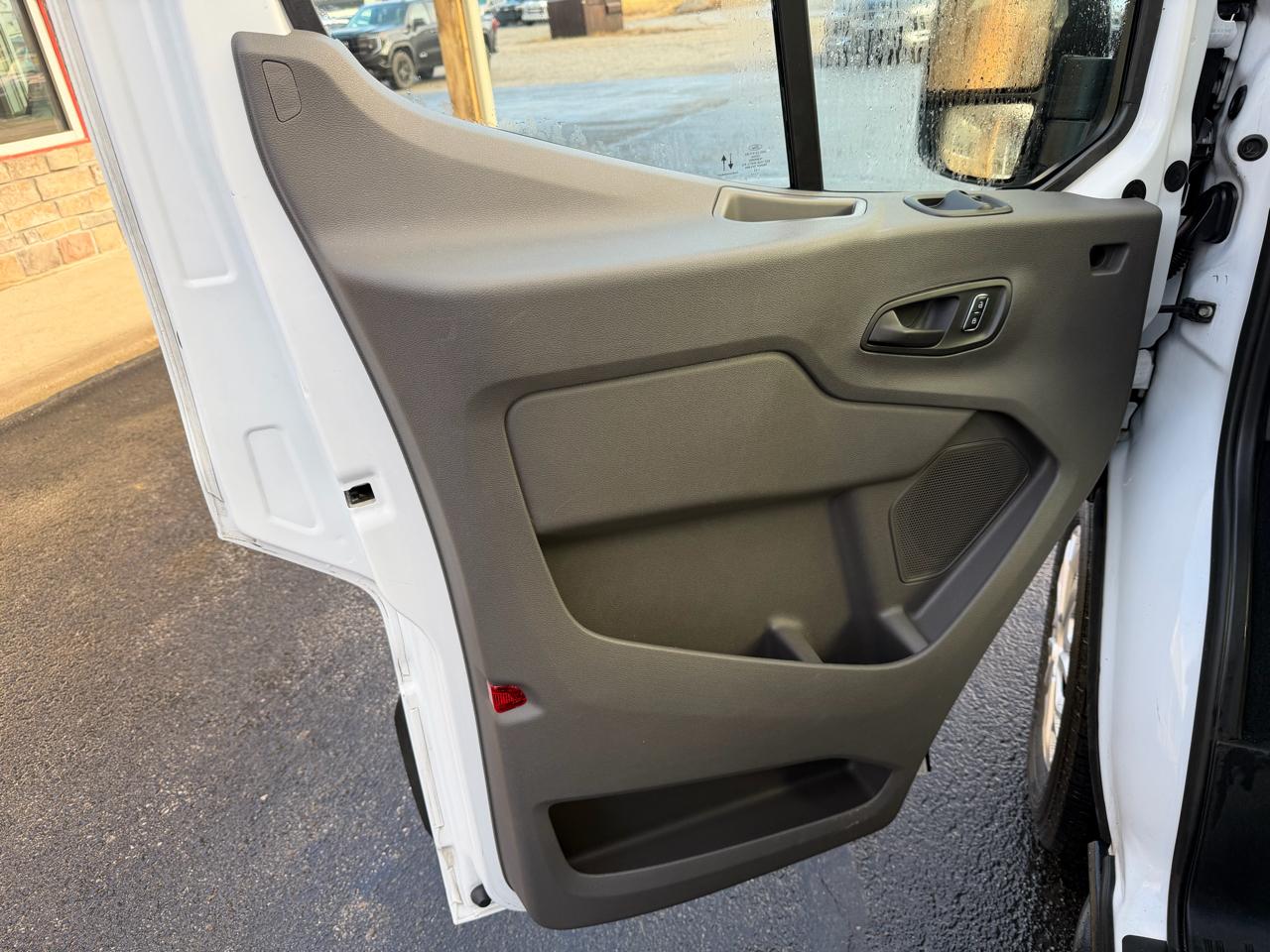 Ford Transit Passenger Wagon T-350 148" Med Roof XLT RWD 2022