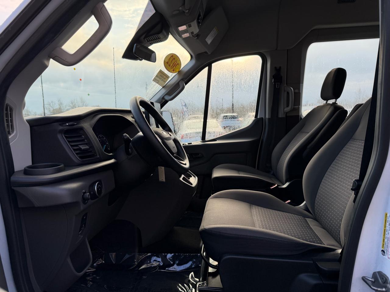 Ford Transit Passenger Wagon T-350 148" Med Roof XLT RWD 2022