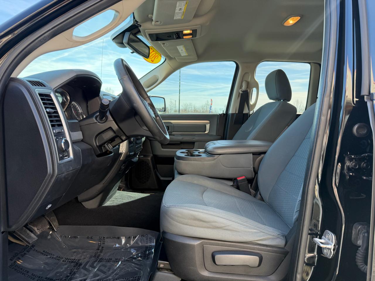 RAM 1500 4WD Quad Cab 140.5" SLT 2013