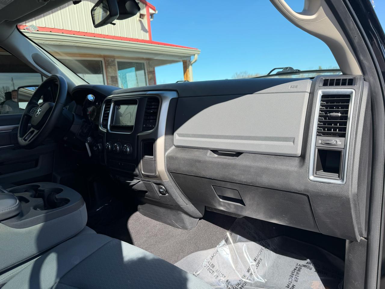 RAM 1500 4WD Quad Cab 140.5" SLT 2013