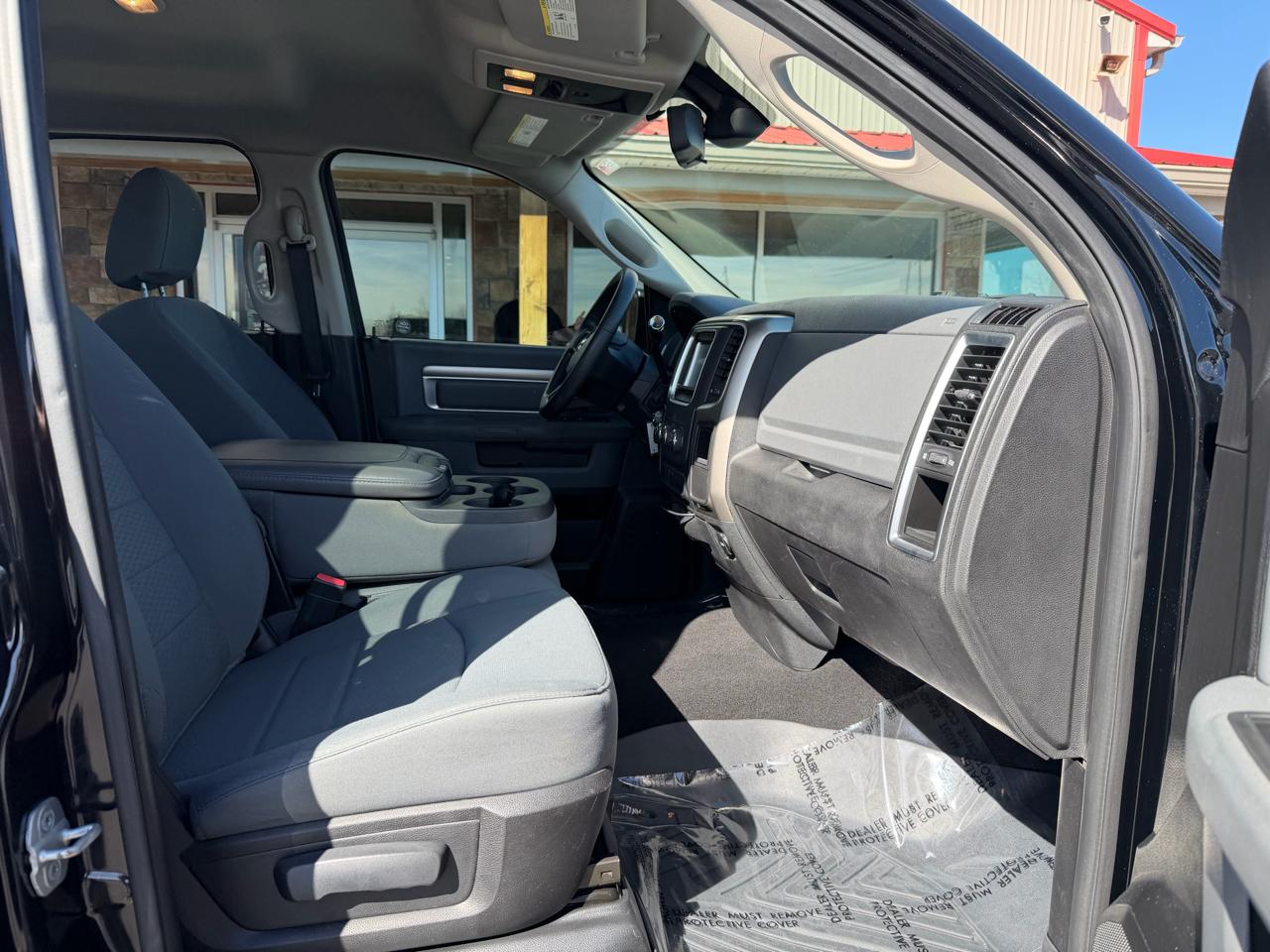 RAM 1500 4WD Quad Cab 140.5" SLT 2013