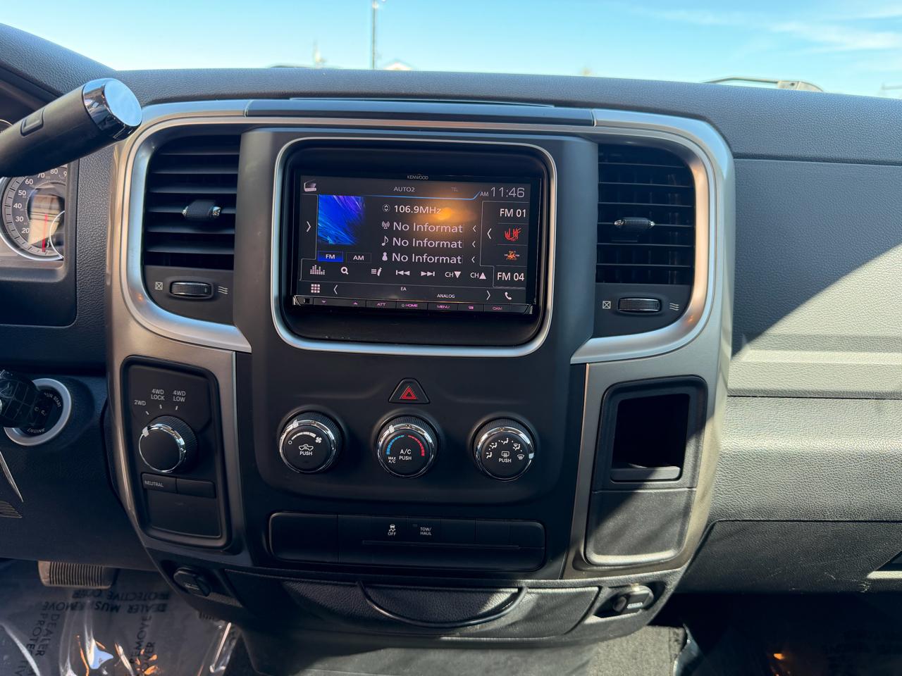 RAM 1500 4WD Quad Cab 140.5" SLT 2013