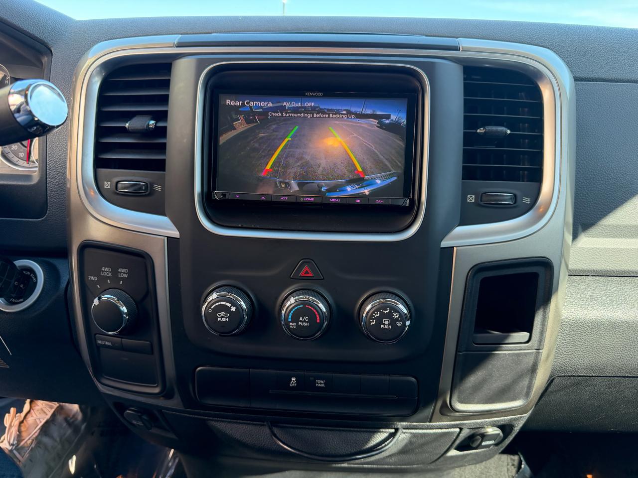 RAM 1500 4WD Quad Cab 140.5" SLT 2013