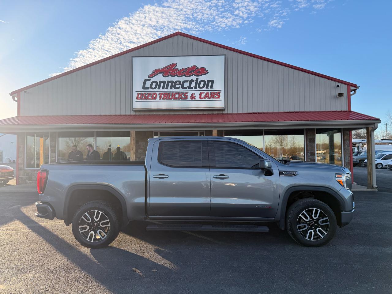 GMC Sierra 1500 4WD Crew Cab 147" AT4 2021