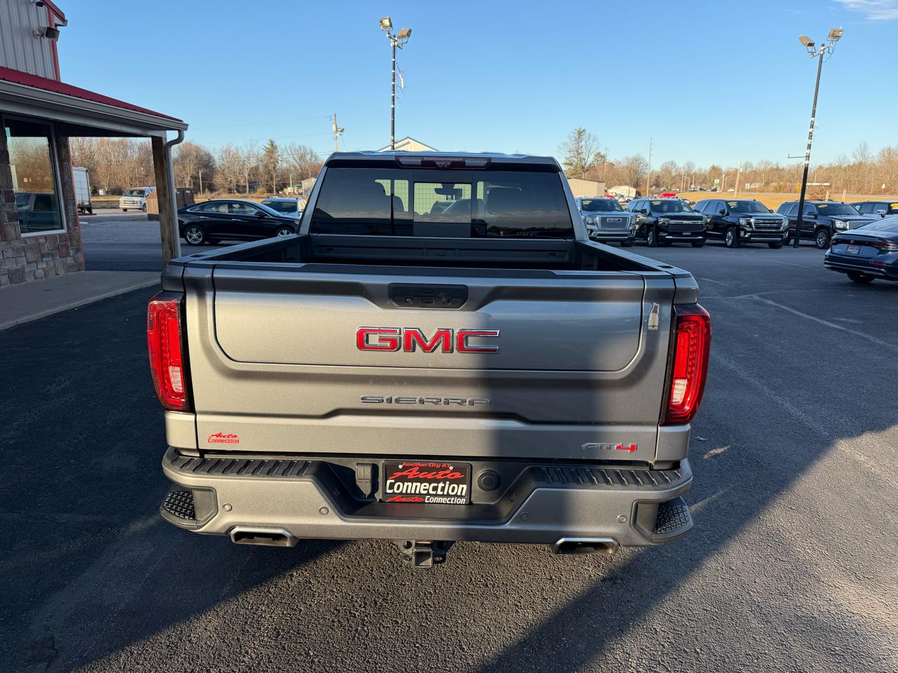 GMC Sierra 1500 4WD Crew Cab 147" AT4 2021