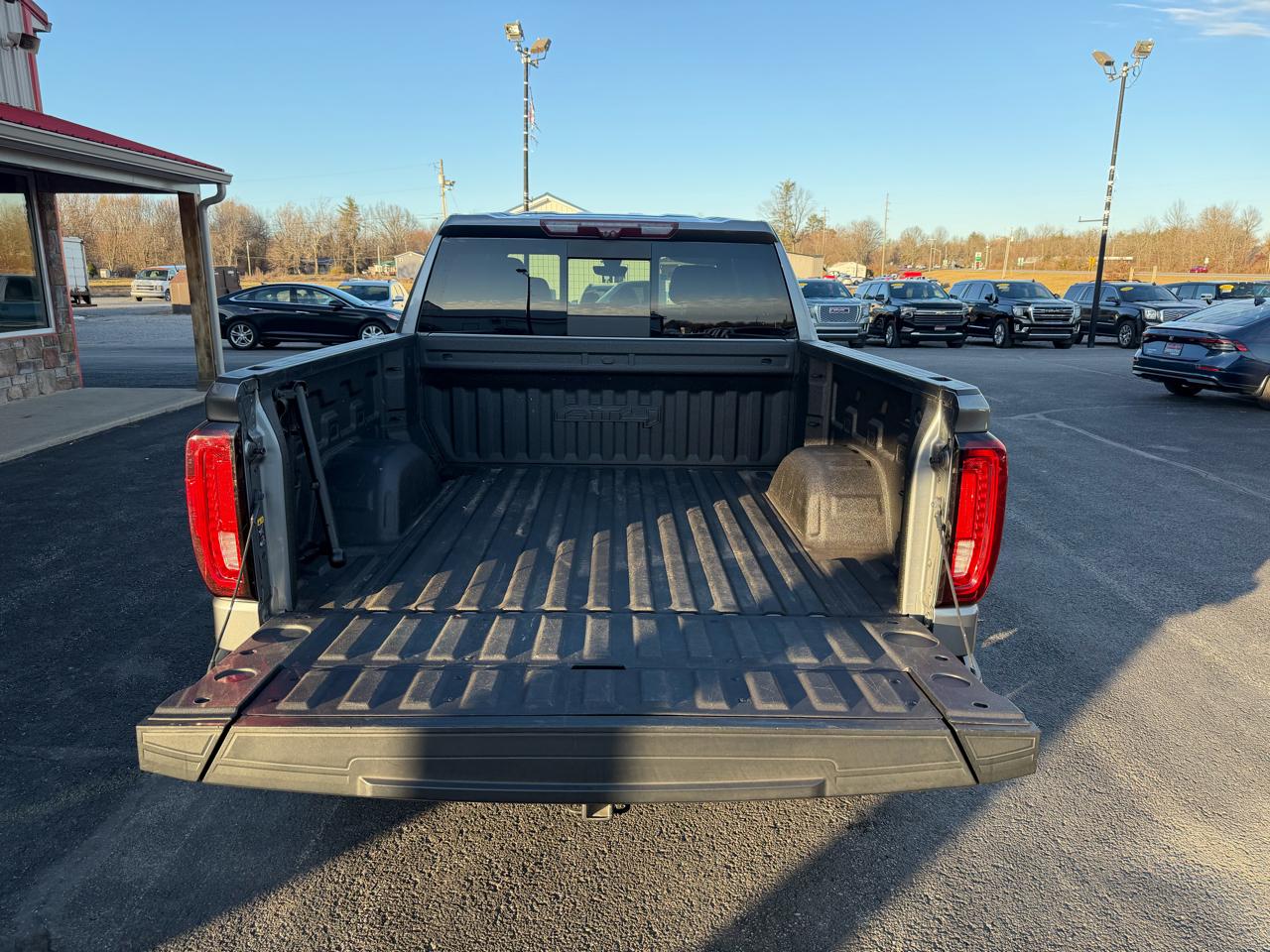 GMC Sierra 1500 4WD Crew Cab 147" AT4 2021