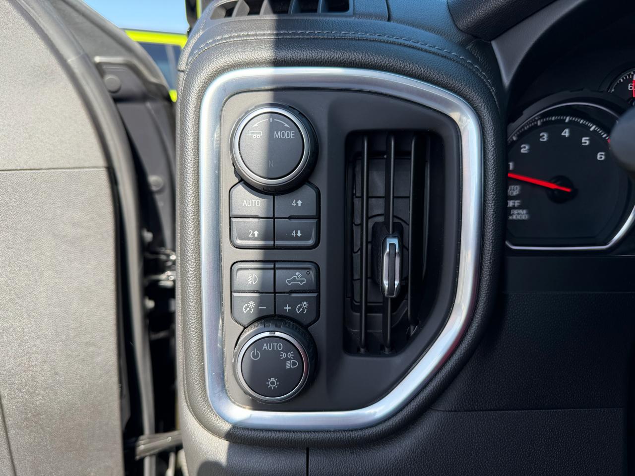 Chevrolet Silverado 1500 4WD Crew Cab 147" LT Trail Boss 2021