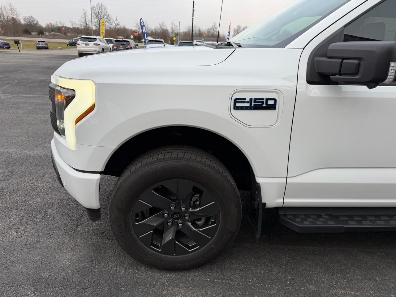 Ford F-150 Lightning Flash 4WD SuperCrew 5.5' Box 2025