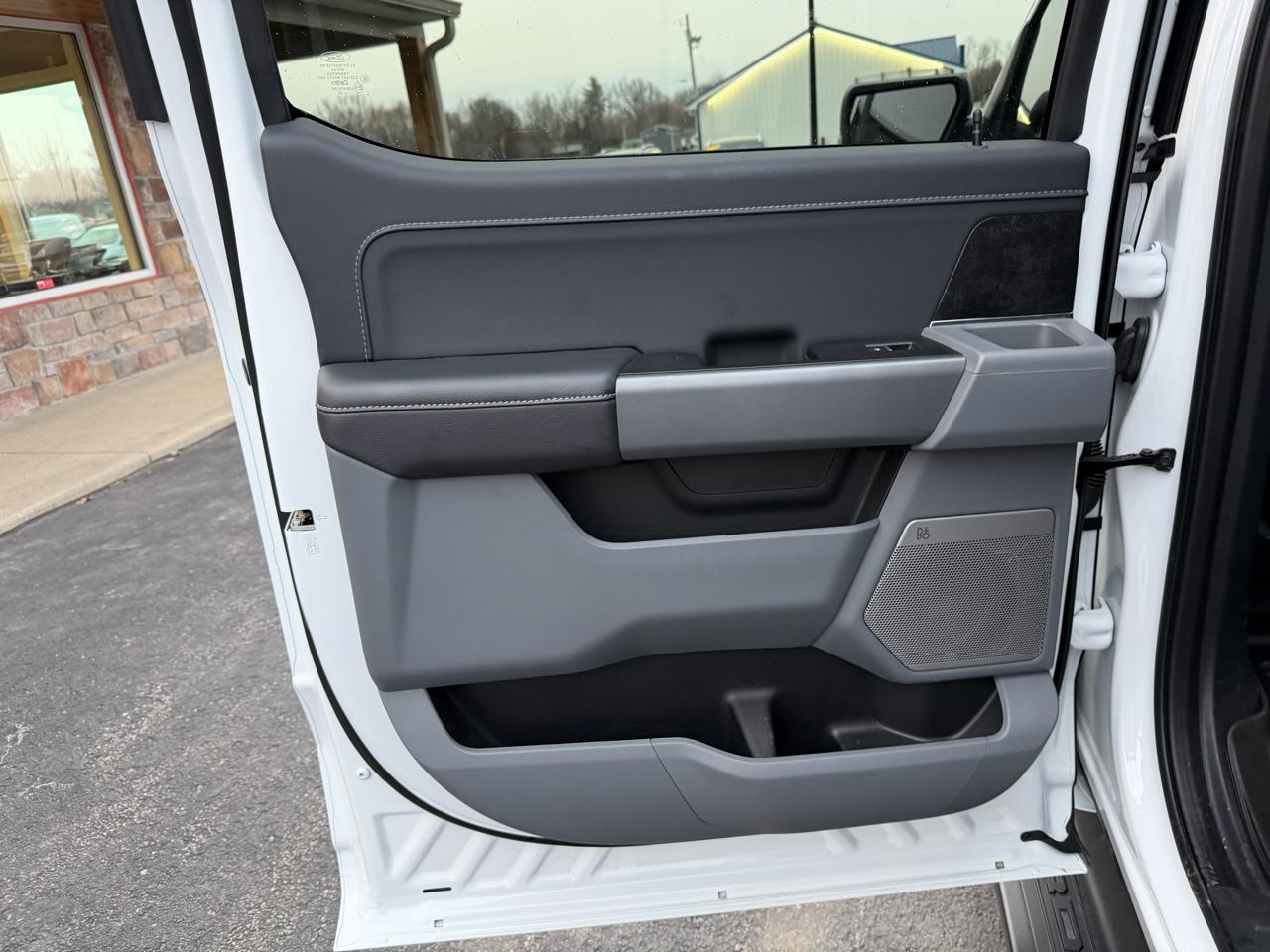 Ford F-150 Lightning Flash 4WD SuperCrew 5.5' Box 2025