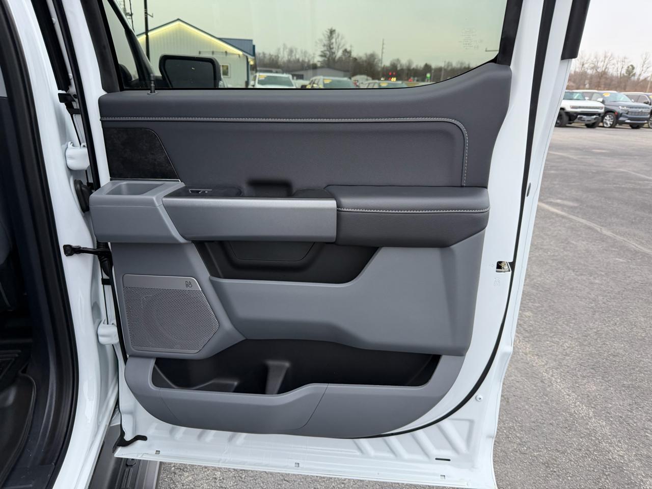 Ford F-150 Lightning Flash 4WD SuperCrew 5.5' Box 2025