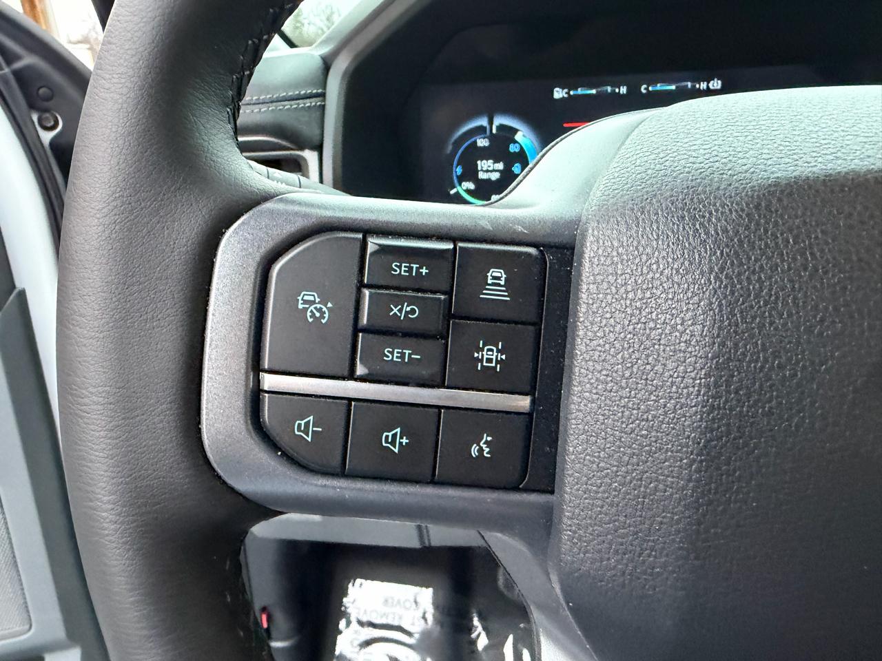 Ford F-150 Lightning Flash 4WD SuperCrew 5.5' Box 2025