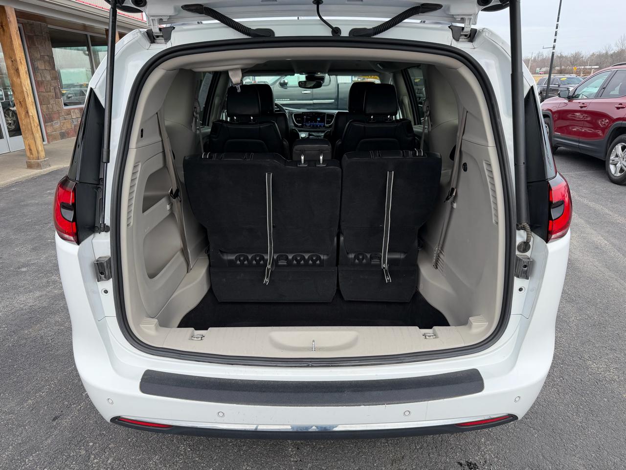 Chrysler Pacifica Touring L FWD 2022