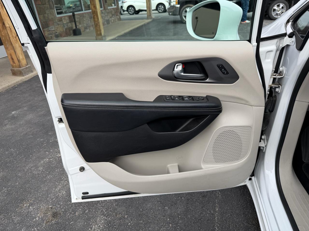 Chrysler Pacifica Touring L FWD 2022