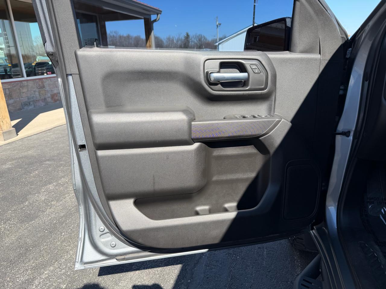 Chevrolet Silverado 1500 4WD Crew Cab 147" Custom Trail Boss 2020