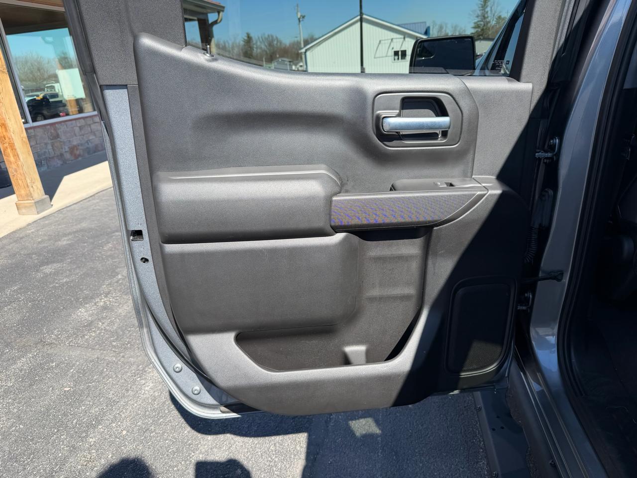 Chevrolet Silverado 1500 4WD Crew Cab 147" Custom Trail Boss 2020