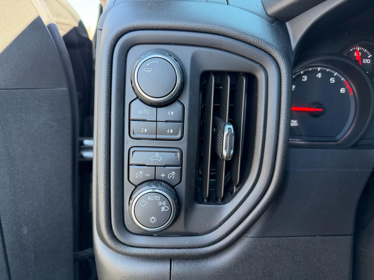 Chevrolet Silverado 1500 4WD Crew Cab 147" Custom Trail Boss 2020