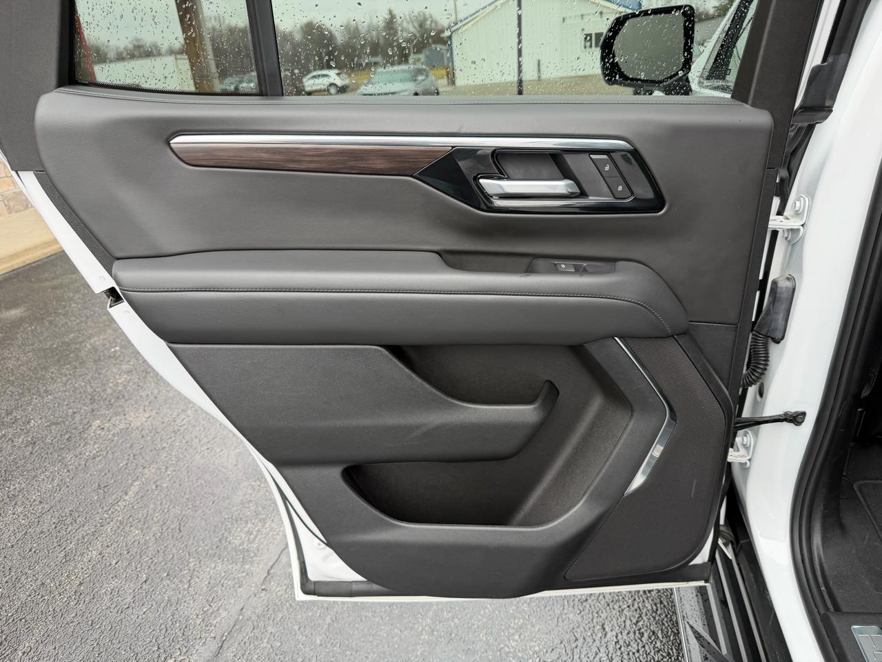 Chevrolet Tahoe 4WD 4dr LT 2025