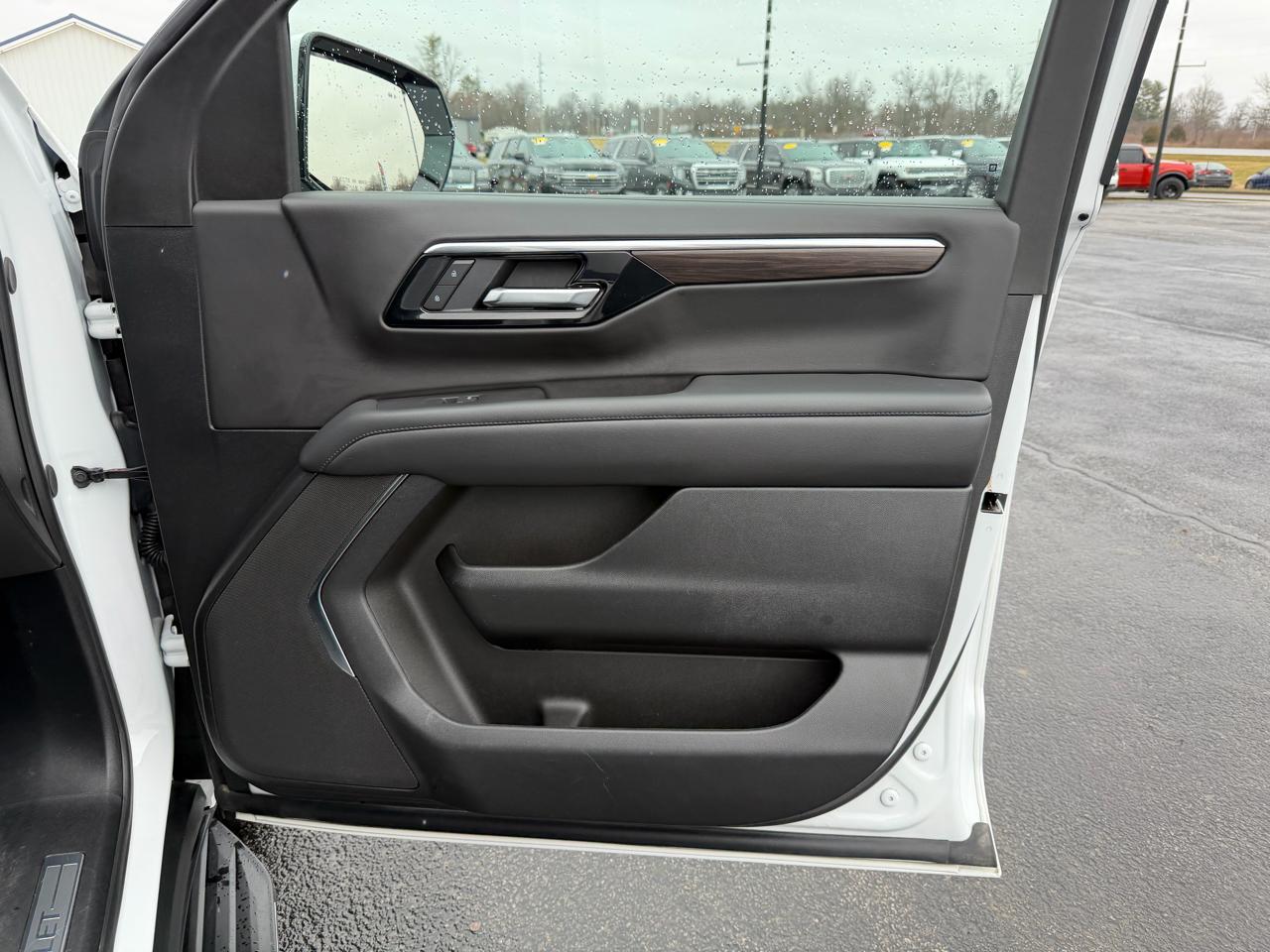 Chevrolet Tahoe 4WD 4dr LT 2025