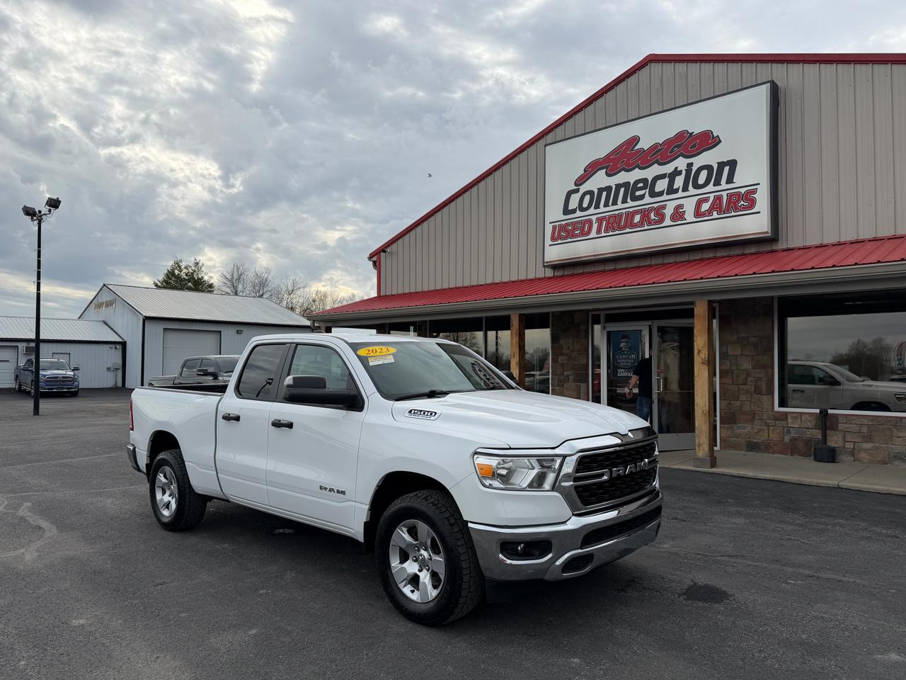 RAM 1500 Big Horn 4x4 Quad Cab 6'4" Box 2023