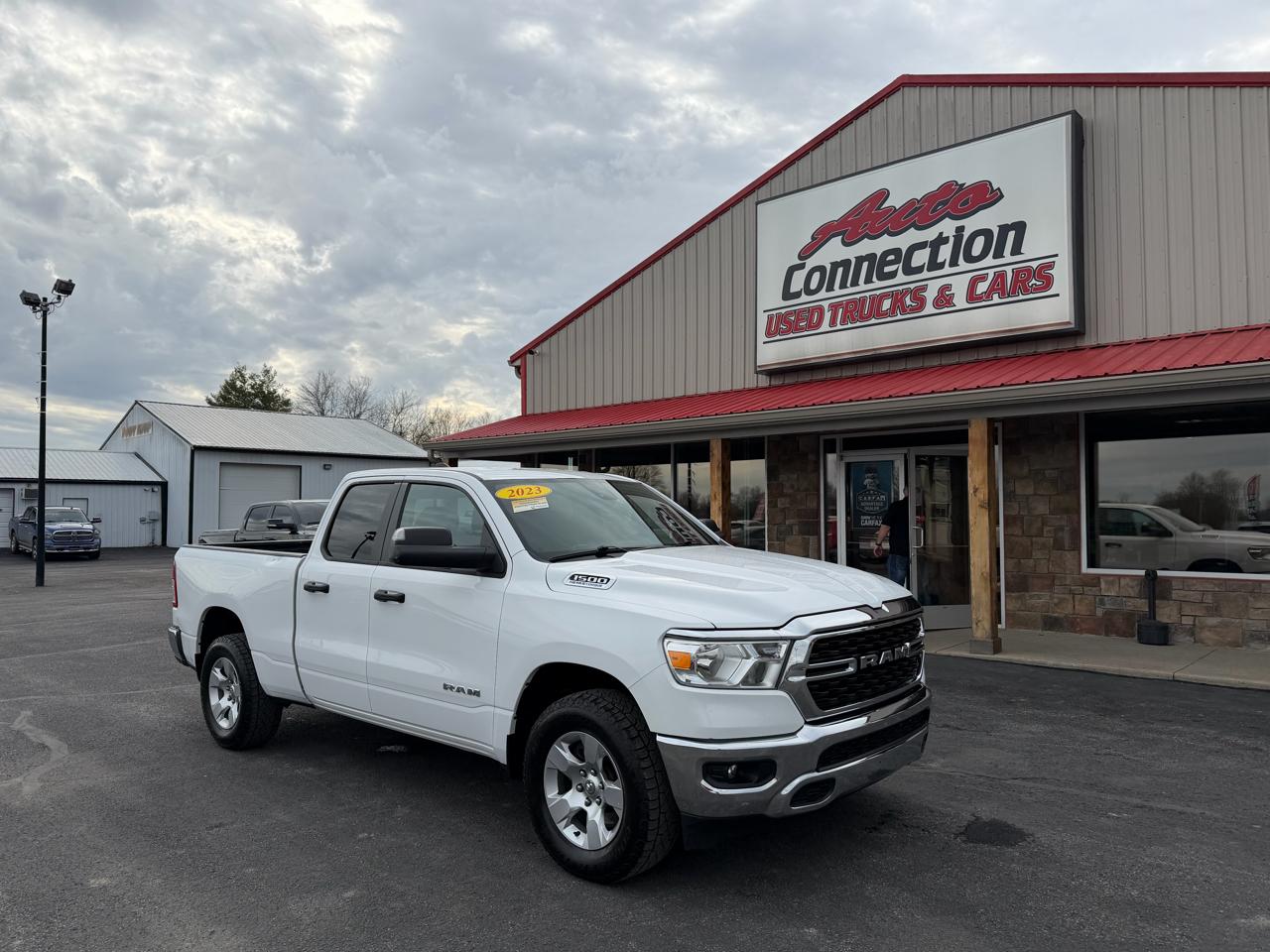 RAM 1500 Big Horn 4x4 Quad Cab 6'4" Box 2023