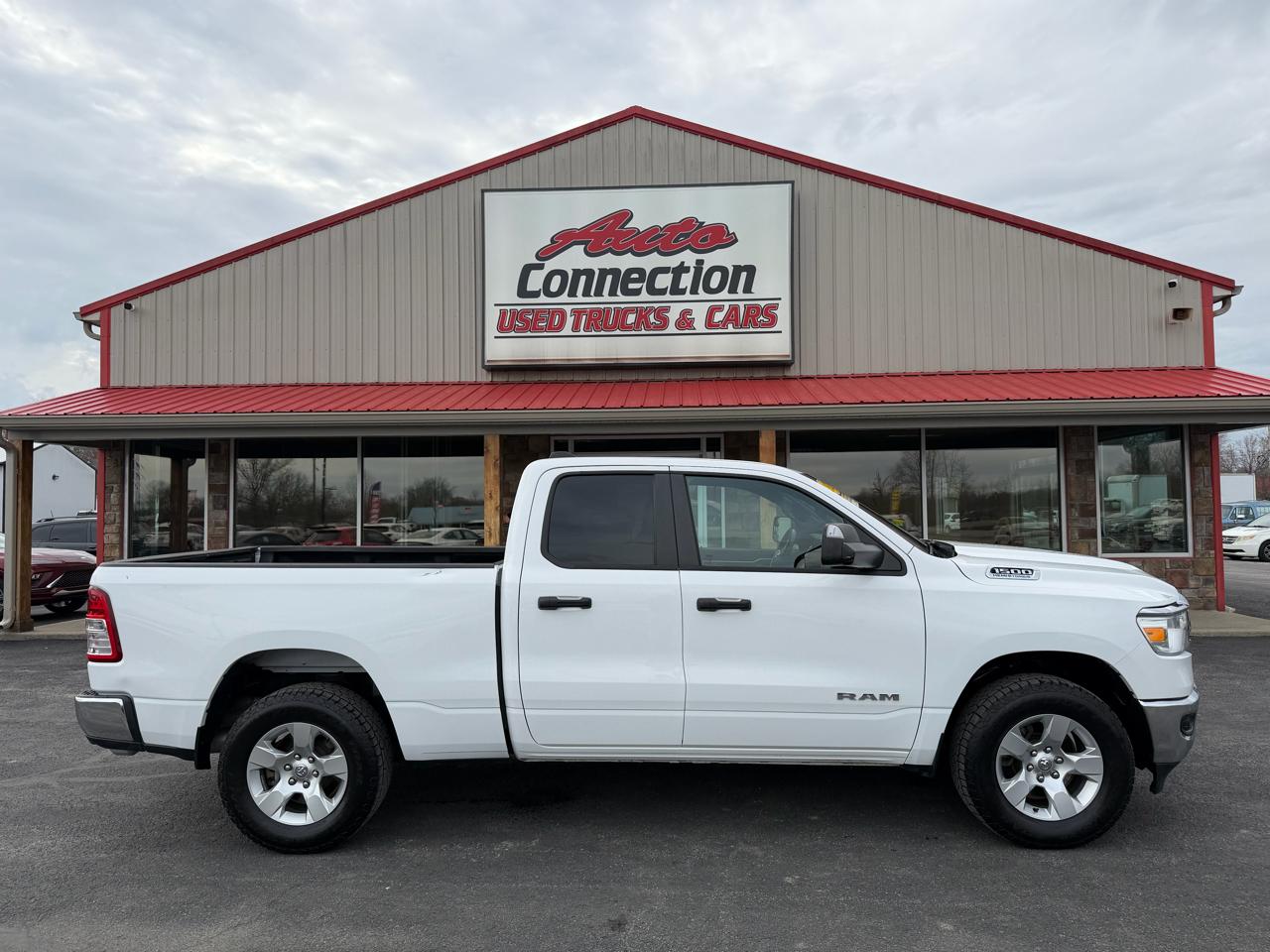 RAM 1500 Big Horn 4x4 Quad Cab 6'4" Box 2023