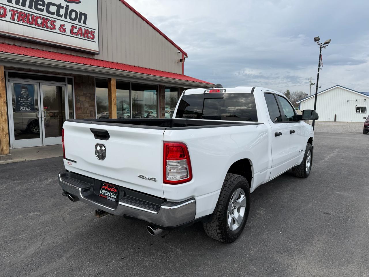 RAM 1500 Big Horn 4x4 Quad Cab 6'4" Box 2023