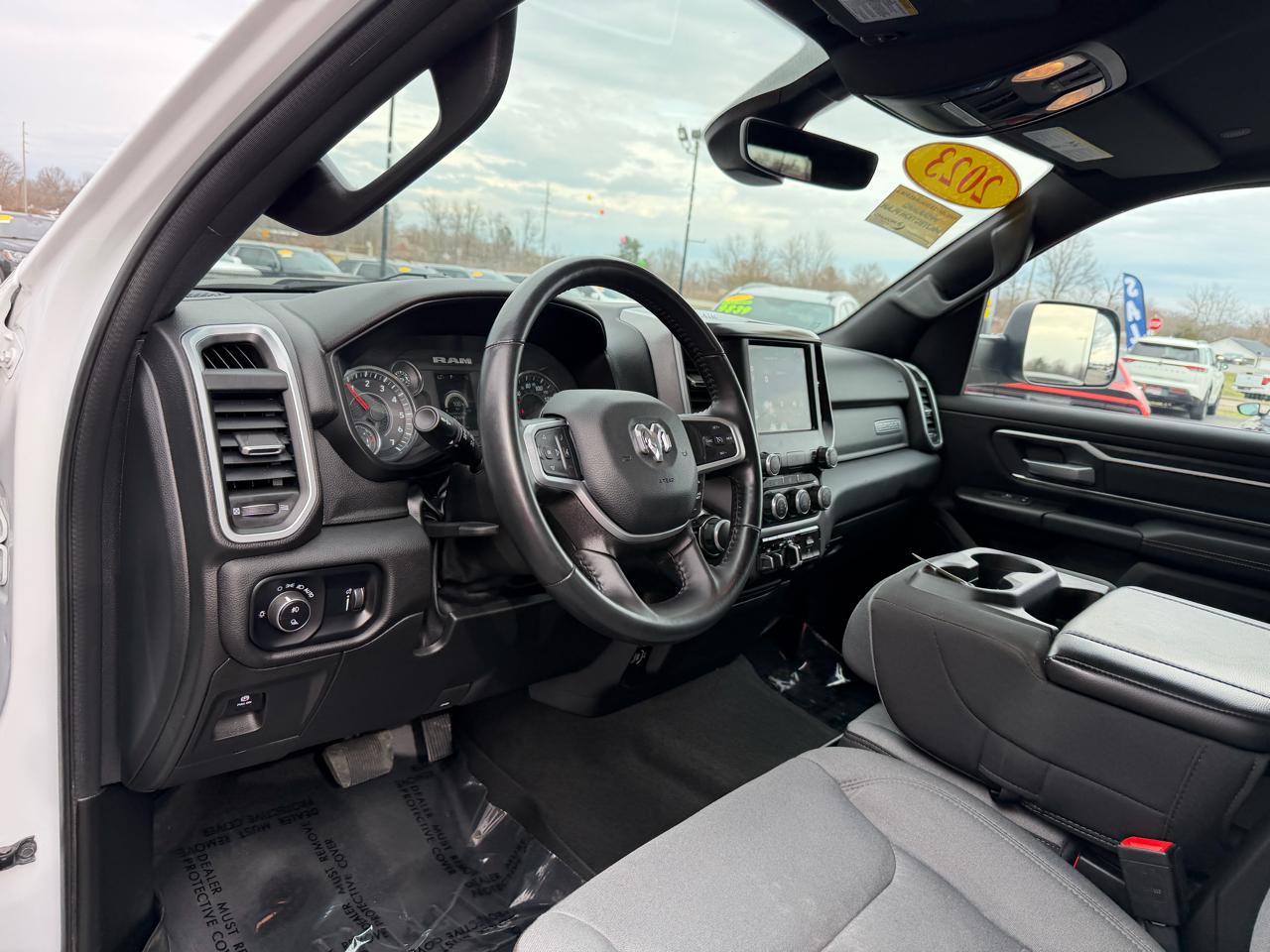 RAM 1500 Big Horn 4x4 Quad Cab 6'4" Box 2023