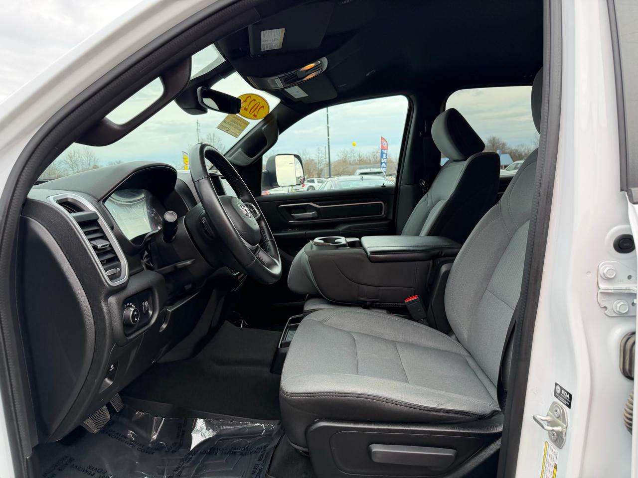 RAM 1500 Big Horn 4x4 Quad Cab 6'4" Box 2023