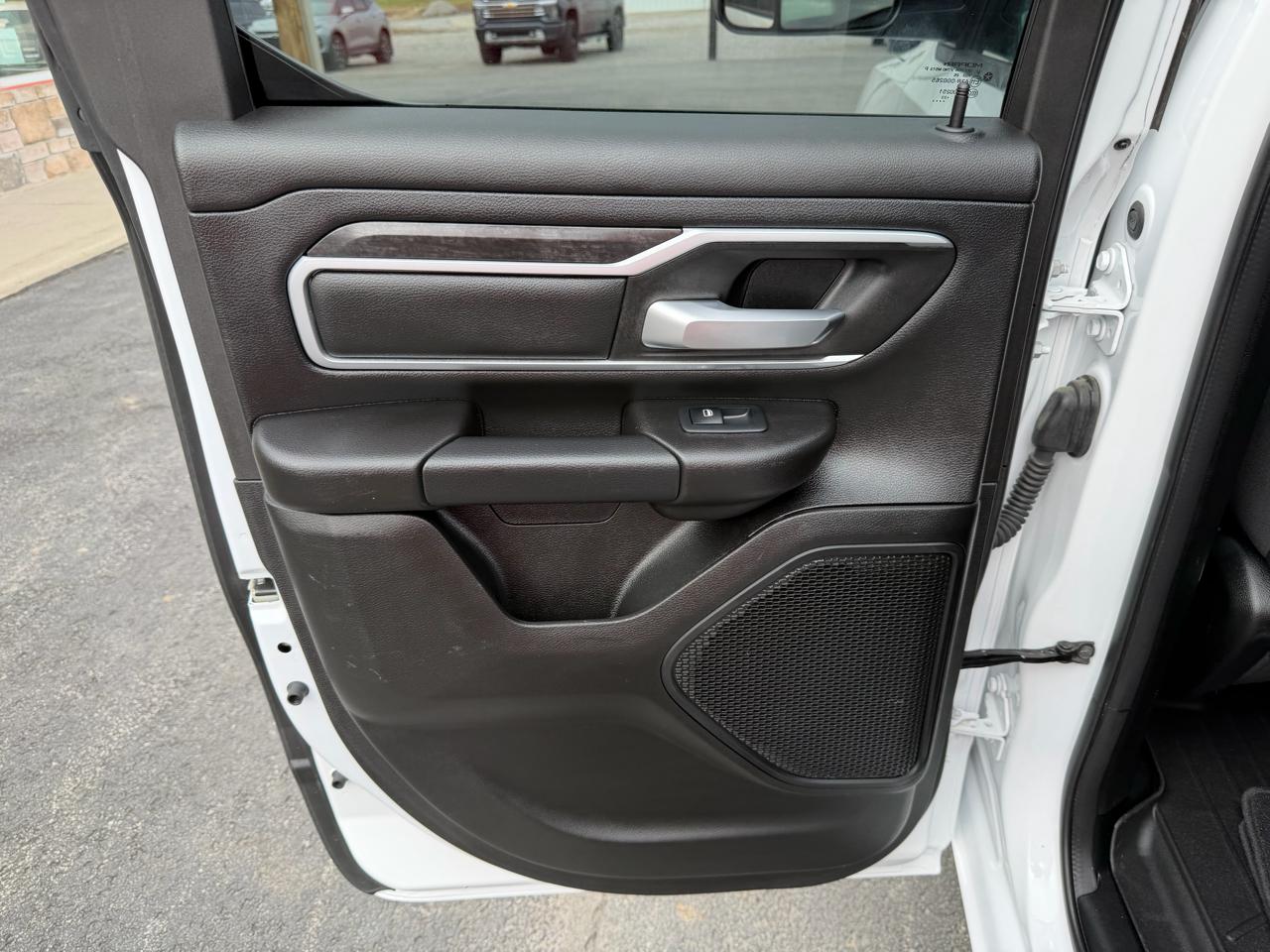 RAM 1500 Big Horn 4x4 Quad Cab 6'4" Box 2023