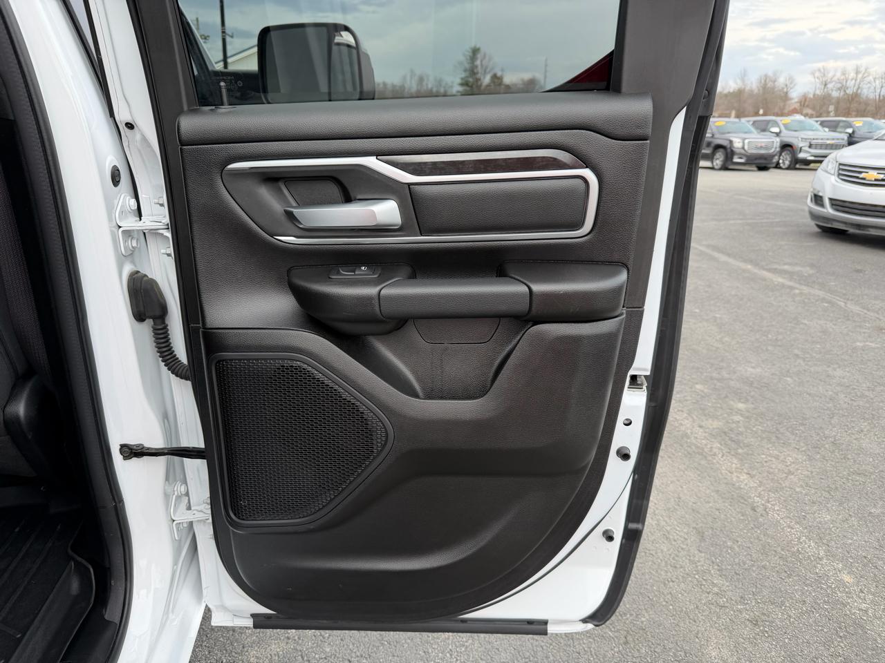 RAM 1500 Big Horn 4x4 Quad Cab 6'4" Box 2023