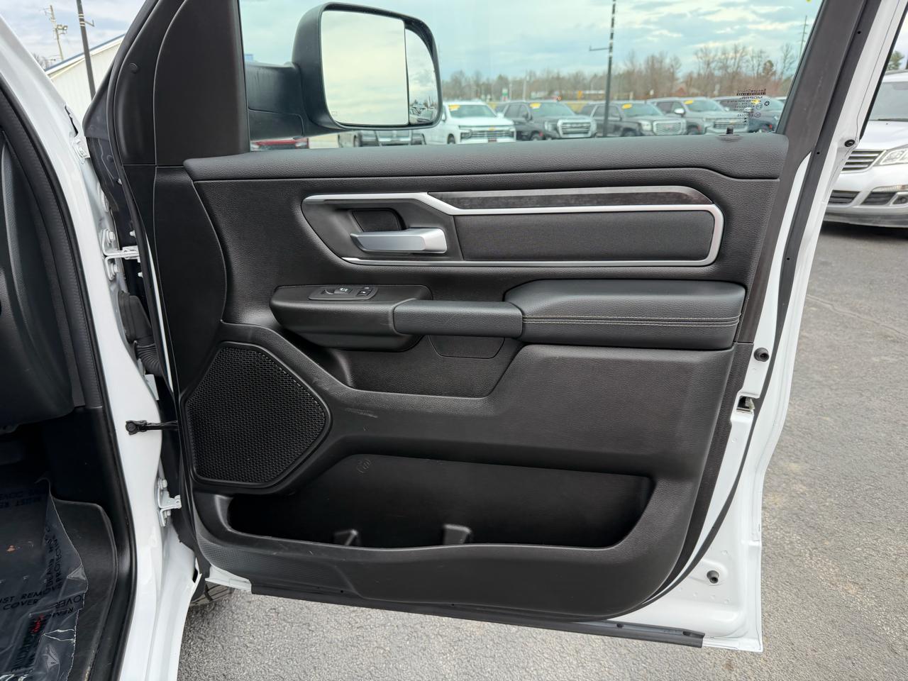 RAM 1500 Big Horn 4x4 Quad Cab 6'4" Box 2023