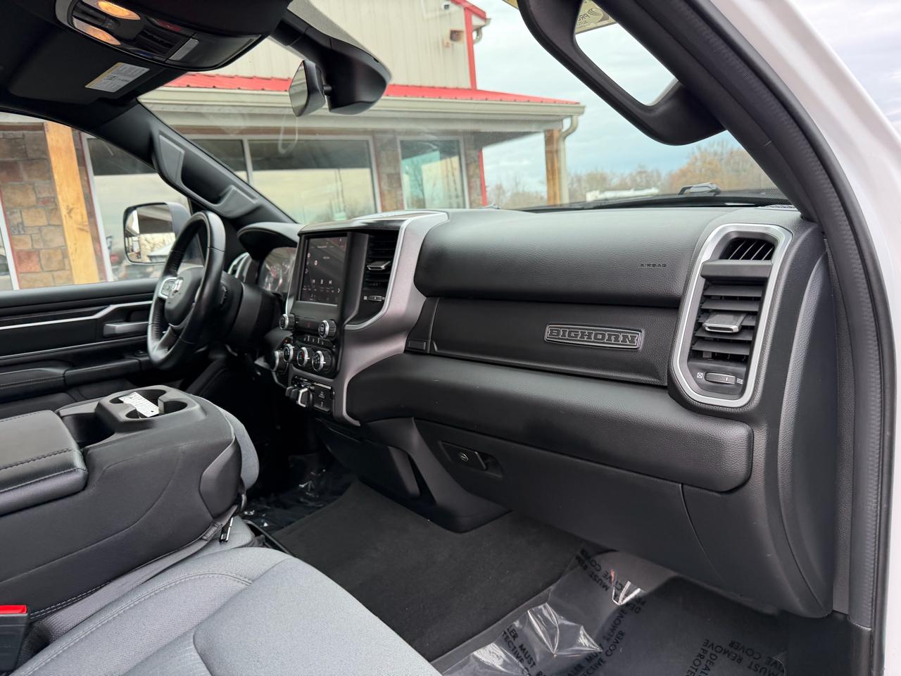 RAM 1500 Big Horn 4x4 Quad Cab 6'4" Box 2023